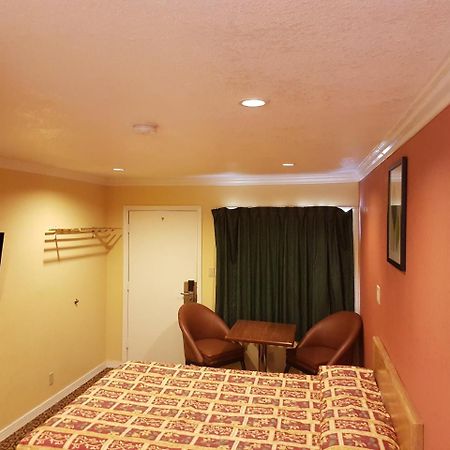 Travel Haven Motel Hanford Exteriör bild